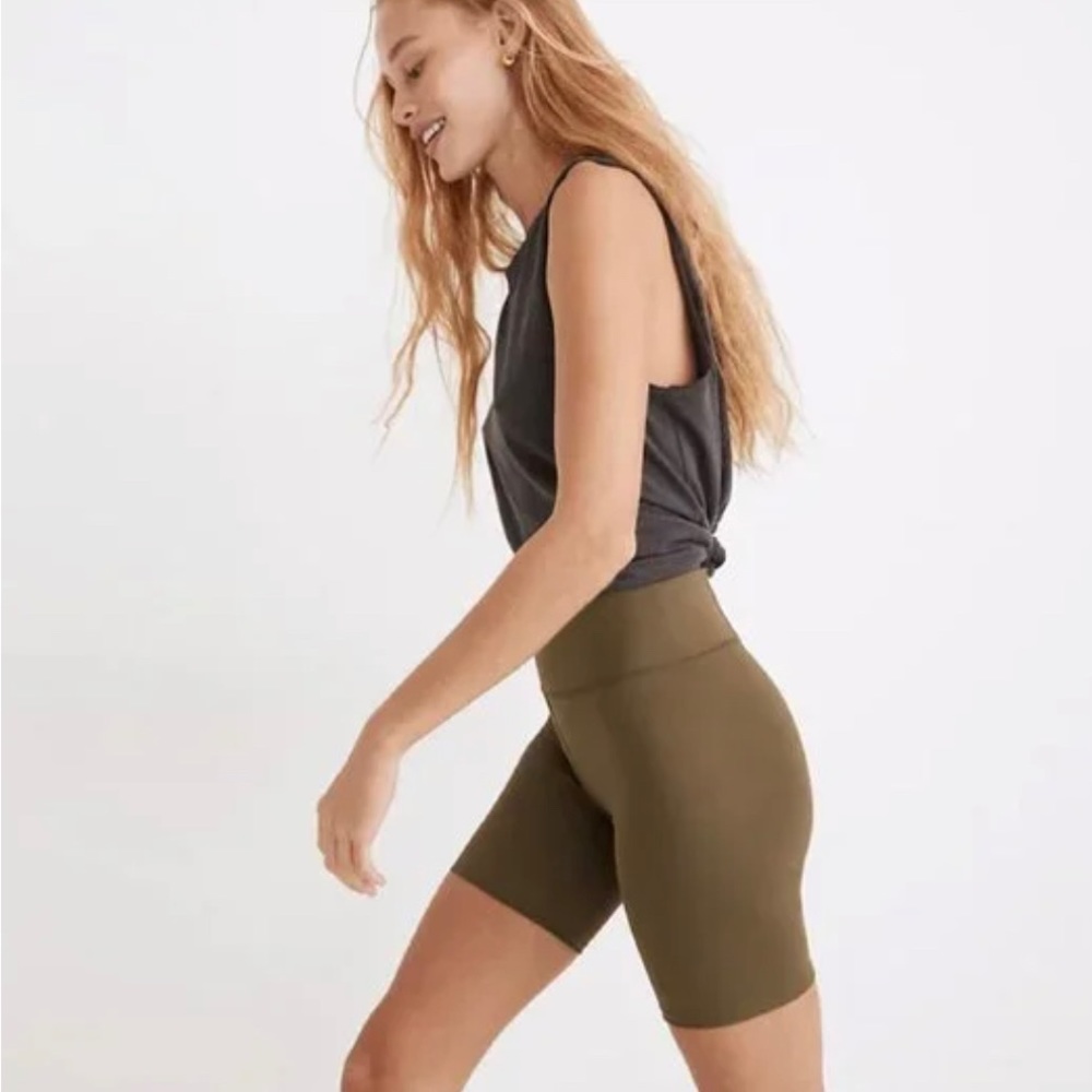 Madewell Form High Rise Biker Shorts in Green Kale - L